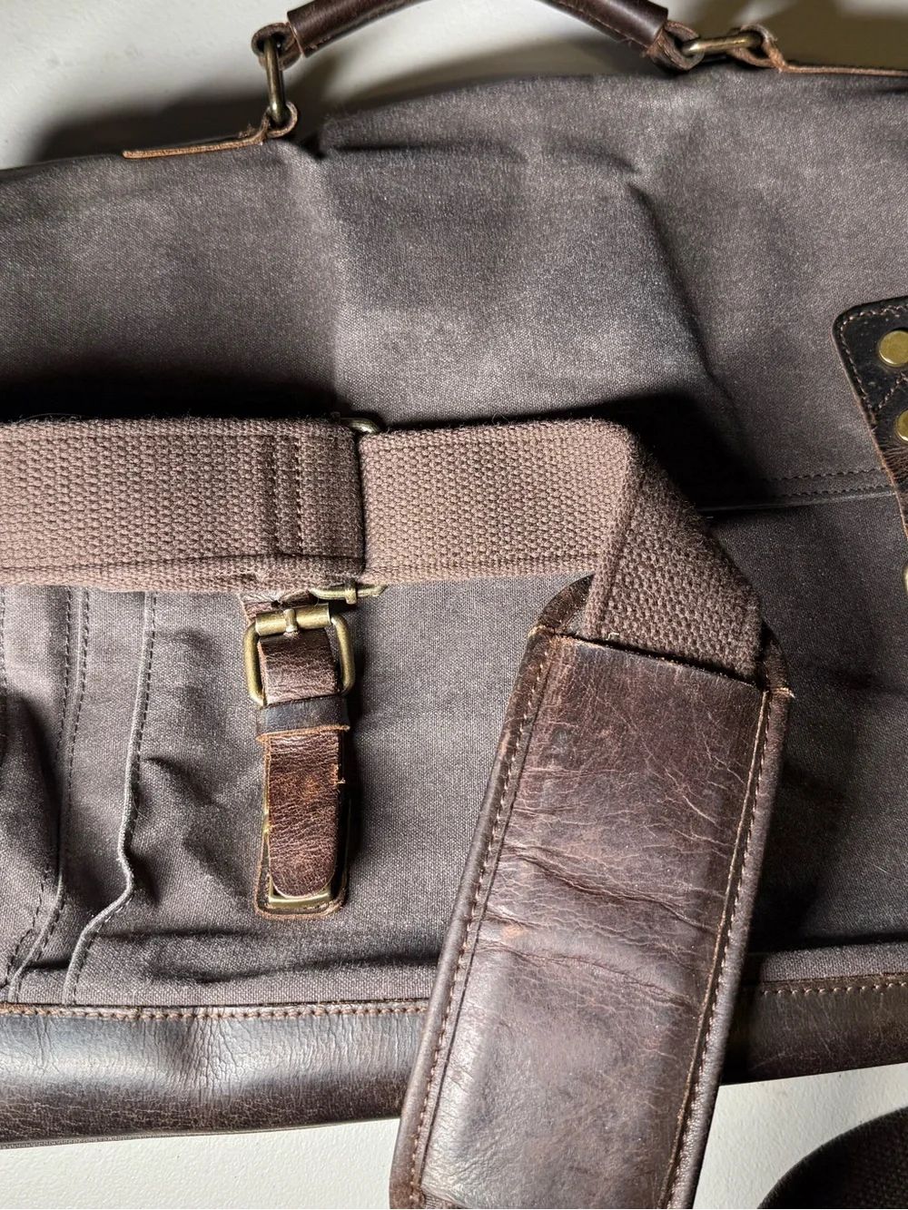 Vaschy Waxed Canvas & Leather Messenger Bag in Gray/Brown